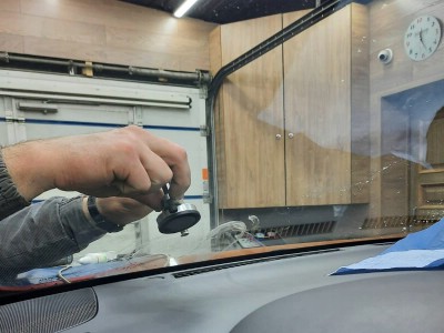 Nissan Murano 2018 год ремонт трещины лобового стекла