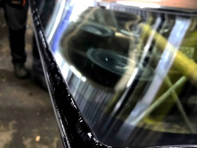 Переклейка лобового стекла с сохранением на автомобиле Volvo XC60 2008-2017