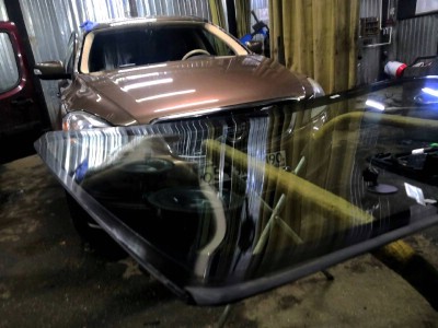 Переклейка лобового стекла с сохранением на автомобиле Volvo XC60 2008-2017
