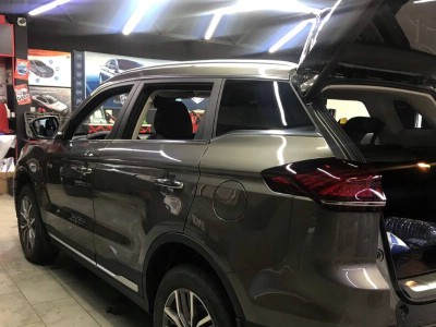 Покрытие бронь плёнкой автомобиля Geely atlas