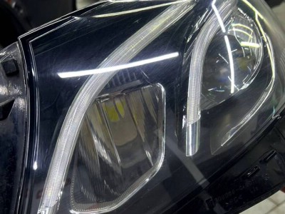 Полировка и защита фар полиуретановой пленкой HEXIS от автомобиля Mercedes E-class W213