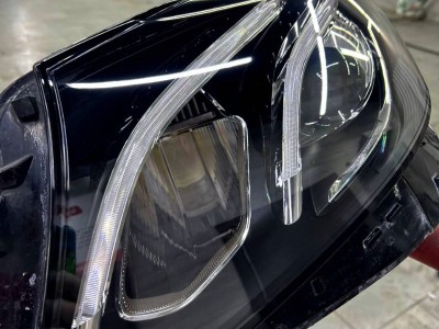 Полировка и защита фар полиуретановой пленкой HEXIS от автомобиля Mercedes E-class W213