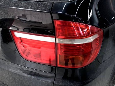 Полировка задних фонарей на BMW X5