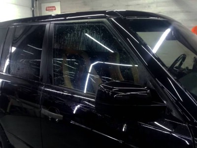Тонирование 2 передних стекол на автомобиле пленкой Suncontrol 35% Range Rover L322