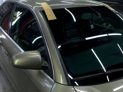 Тонирование двух задних стекол 5%, двух передних атермальной, и замена лобового стекла с тонировкой атермальной плёнкой Audi A4
