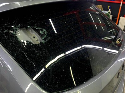 Тонирование и замена стекла крышки багажника Lada VEsta Cross