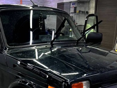 Тонирование лобового и передних опускных стекол на автомобиле LADA 2121