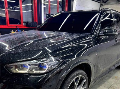 Тонирование лобового стекла на автомобиле BMW X5