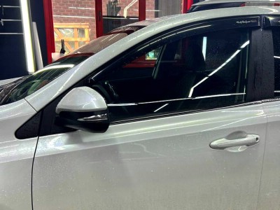 Тонирование передних стекол атермальной пленкой Toyota RAV4