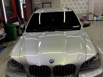 Тонирование задней полусферы и 2х передних опускных стекол 5% BMW X5