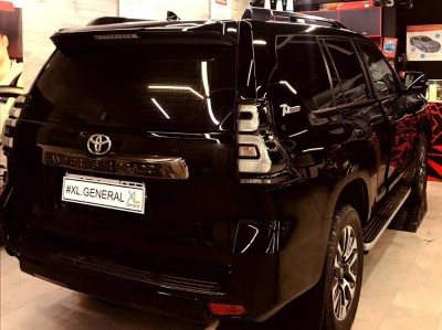 Тонирование задней полусферы и бронь зон риска на автомобиле Toyota Land Cruiser Prado J150