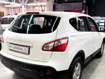 Тонирование задней полусферы на автомобиле Nissan Qashqai