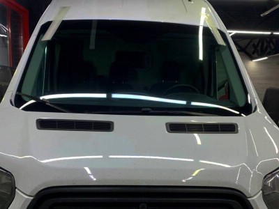 Замена и тонирование атермальной плёнкой лобового стекла Ford Transit
