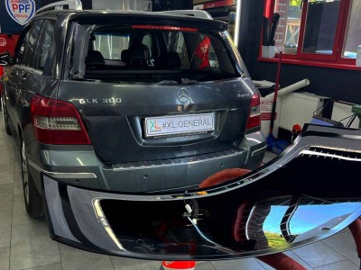 Замена стекла крышки багажника + тонирование задней полусферы 05% Mercedes GLK